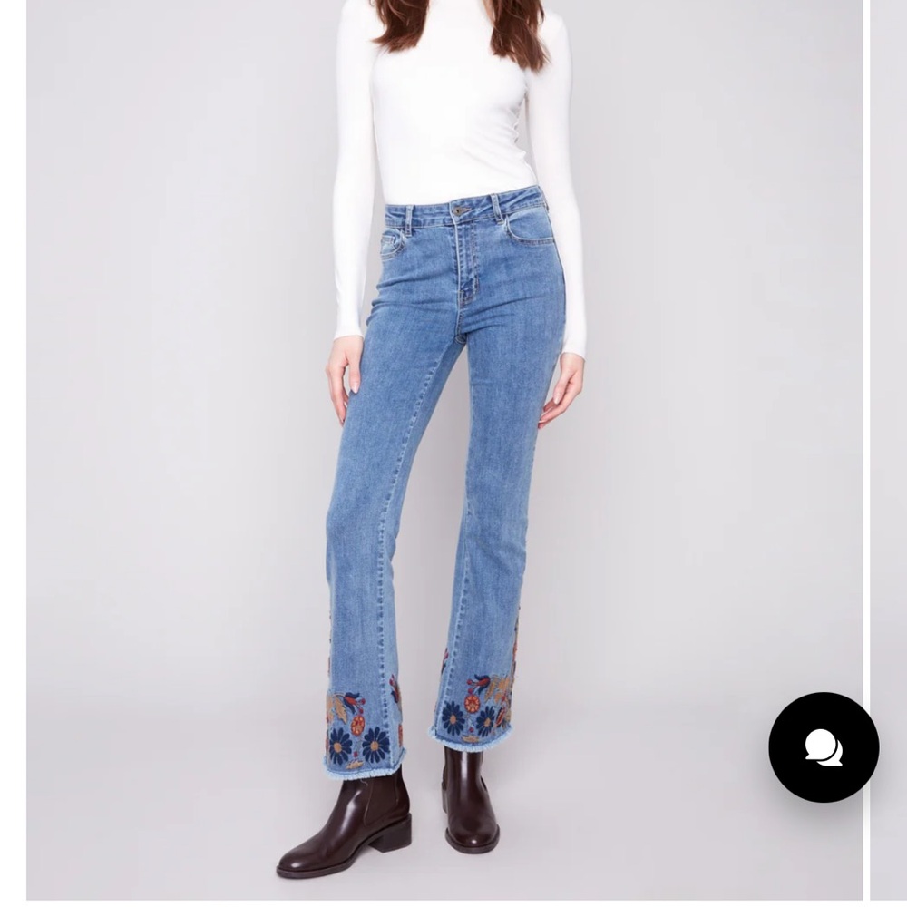 NWT Charlie B Floral Embroidered Jeans
